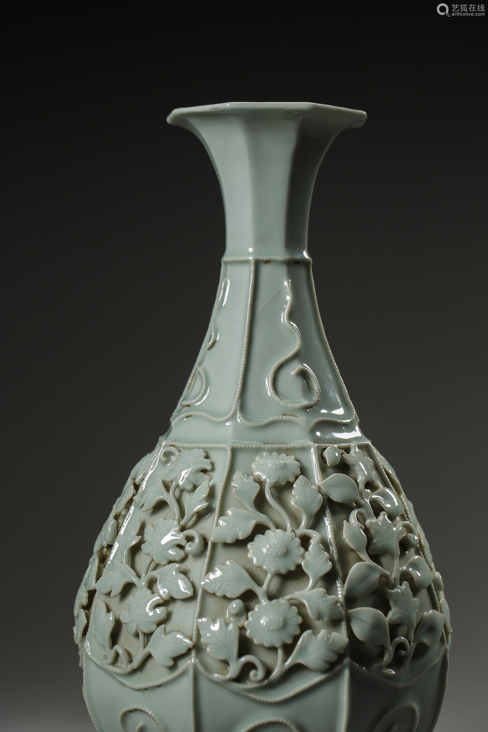 hollow-carved flower pattern vase 中國古代白釉鏤空玉壺春瓶