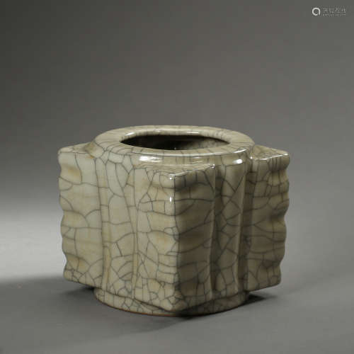 CHINESE ANCIENT PORCELAIN SQUARE VASE 中國古代瓷器方瓶