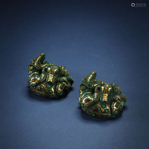 ANCIENT CHINESE BRONZE PAPERWEIGHT INLAID WITH GOLD AND SILVER 中國古代錯金銀鎮紙