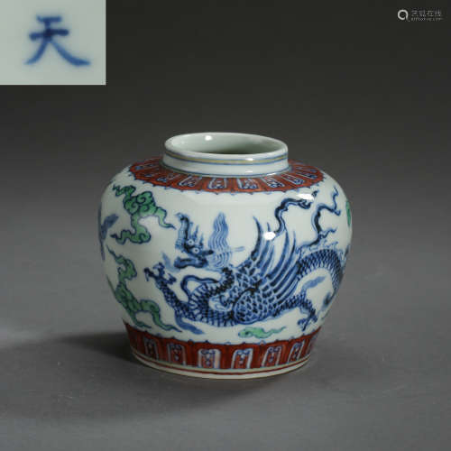 ANCIENT CHINESE BLUE AND WHITE DOUCAI PORCELAIN POT WITH DRAGON PATTERN  中國古代青花鬥彩龍紋罐