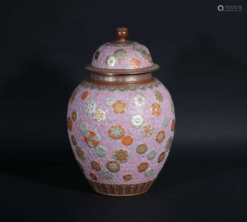 A Falangcai Flower Ball Jar and Cover