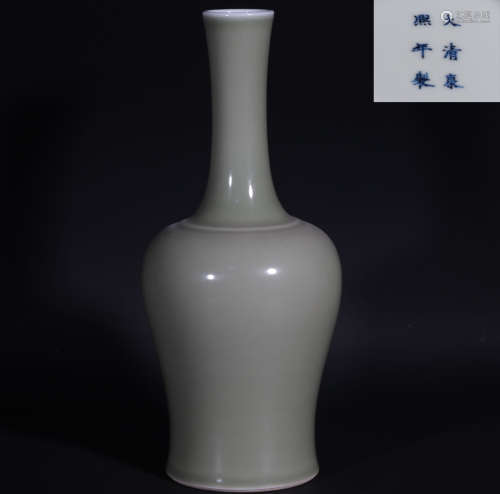 A Celadon Glazed Longneck Vase Kangxi Period