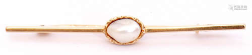 Antique 15ct stamped bar brooch, set with a central blister pearl raised on a knife edge bar, 5.