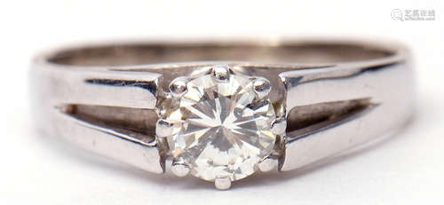 Single stone diamond ring featuring a brilliant cut diamond, 0.30ct approx, raised between split