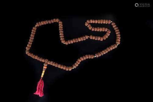 Arte Himalayana A large mala of rudrash seeds Tibet, 20th century .