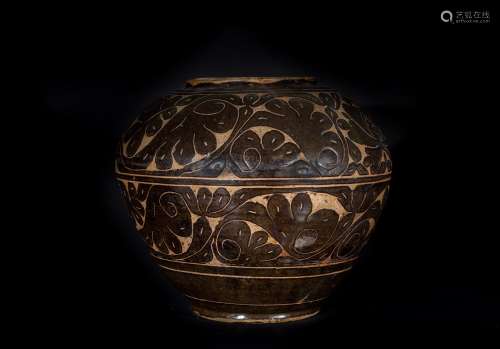 Arte Cinese A large black glazed citzhou jarChina, Jurchen / XiXia, 12th / 13th century.