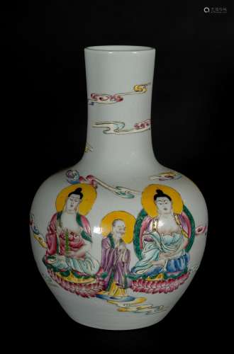 Arte Cinese A tianqiuping vase with polychrome decorationChina, late 19th century / early 20th cent