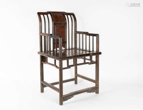 Arte Cinese A jichimu, huanghuali and rootwood wooden armchair China, Qing dynasty, 18th century .