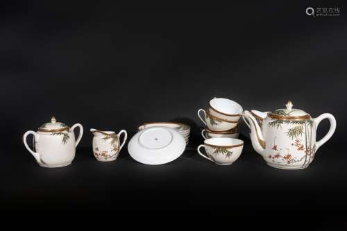 ARTE GIAPPONESE A white porcelain eight cover tea service Japan, 19th century .