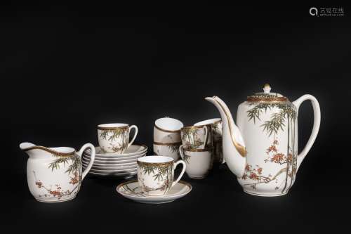 ARTE GIAPPONESE An eight cover white porcelain coffee serviceJapan, 19th century .
