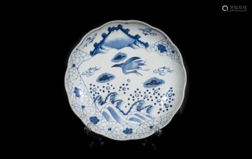 ARTE GIAPPONESE A large porcelain Arita plate painted with the Mount Fuji and flying craneJapan, 18