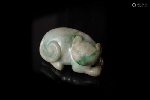 Arte Cinese A jadeite carving of a recumbent cat China, 20th century .