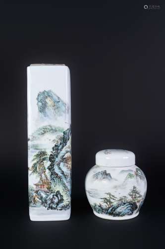 Arte Cinese Two porcelain vases painted with landscapeChina, 20th century .