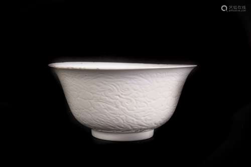 Arte Cinese A white glazed porcelain bowl bearing a Kangxi incense burner mark within double circle