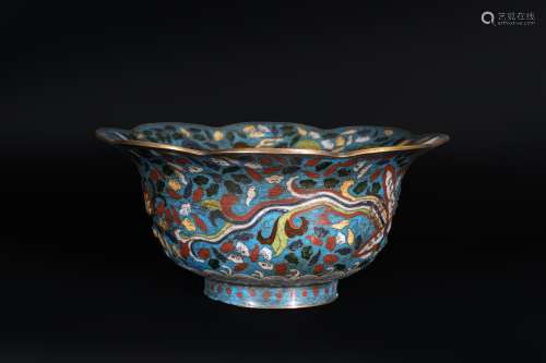 Arte Cinese A Ming style cloisonné bowl bearing a Qianlong four character mark at the base China, Q