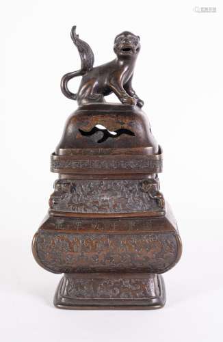 Arte Cinese A bronze censer and cover bearing a Daoguang mark, dated 1840 and of the period .