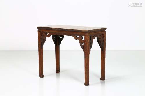 Arte Cinese A hardwood tiaozhuo table carved with plant motifChina, Qing dynasty, 19th century .