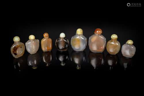 Arte Cinese A group of eight agate and stone snuff bottlesChina, 19th -20th century .
