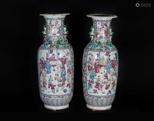 Arte Cinese A pair of Canton porcelain vases China, 19th century .