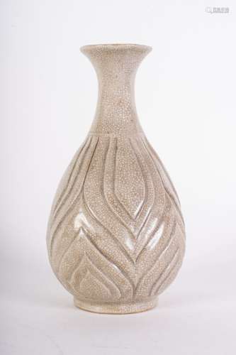 Arte Cinese A pottery baluster vase engraved with lotus flowers China, 19th century .