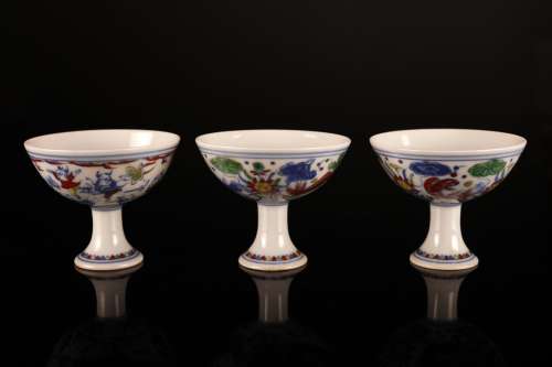 Arte Cinese Three ducai porcelain cups painted with fishes in pond and children and bearing undergl