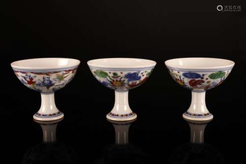 Arte Cinese Three ducai porcelain cups painted with fishes in pond and children and bearing undergl
