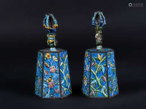 Arte Cinese A pair of enamelled ghanta bells with vajra at the top China, first half 20th century .