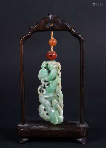 Arte Cinese A jadeite pumpkin carving with wooden frameChina, 20th century .