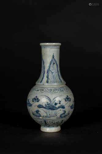 Arte Cinese A small Yuan style porcelain yuchuping vaseChina, Qing, 19th century.