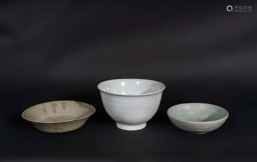 Arte Sud-Est Asiatico Three celadon glazed pottery bowlsKorea, Koryo dynasty, 13th-14th century .