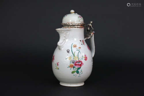 Eighteenth century Chinese coffee jug with lid, ro…