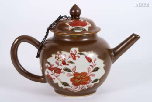 Eighteenth century Chinese porcelain teapot with c…