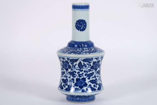 Chinese vase in marked porcelain with blue white f…