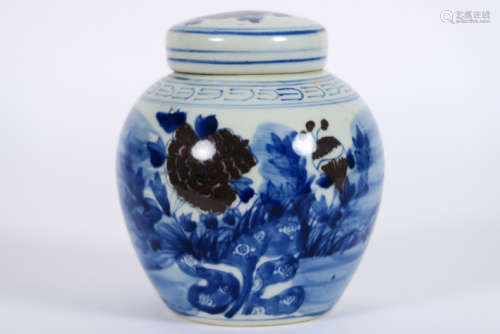 Chinese lidded vase in porcelain with blue white d…