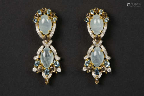 Very elegant and beautiful pair of earrings in yel…