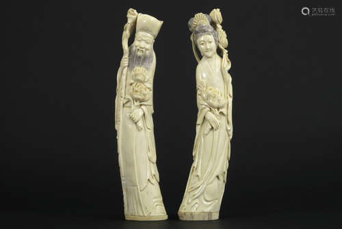 Pair of old Chinese sculptures in ivory : \