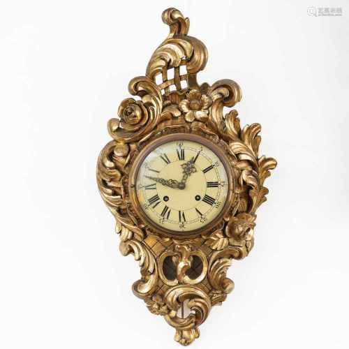 Reloj cartel estilo Luís XV en madera tallada y dorada. Finales del siglo XIX-XX