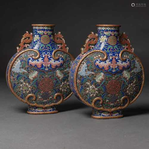 Pareja de cantimploras chinas en esmalte cloisonné. Trabajo Chino, Siglo XIX