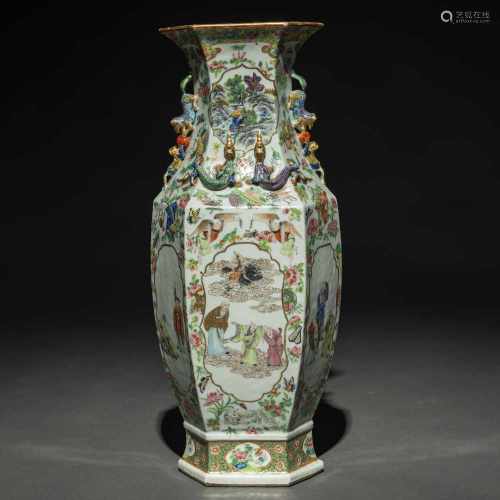 Jarrón hexagonal en porcelana china de cantón. Trabajo Chino, Siglo XIX