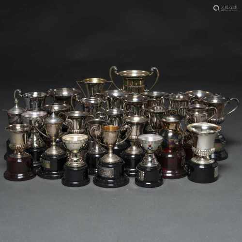 Conjunto de 28 trofeos en plata española punzonada. Siglo XX.