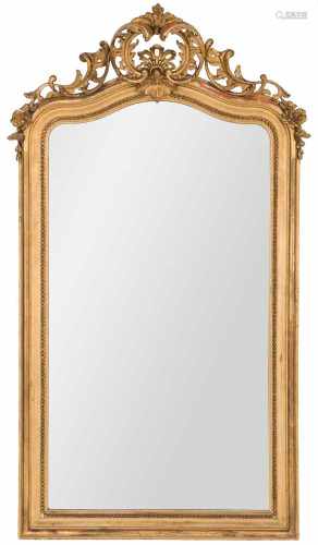 Importante espejo de salón estilo Luís XV en madera tallada estucado y dorado. Trabajo Francés,