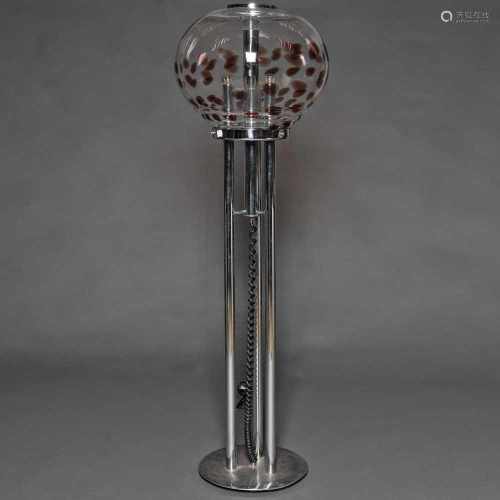 Lámpara de pie en metal cromado y globo de cristal italiano de los años 70.