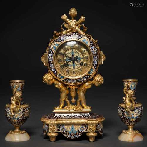 Oudin-Marseille Reloj de sobremesa francés con guarnición de copas estilo Louis XVI en bronce dorado