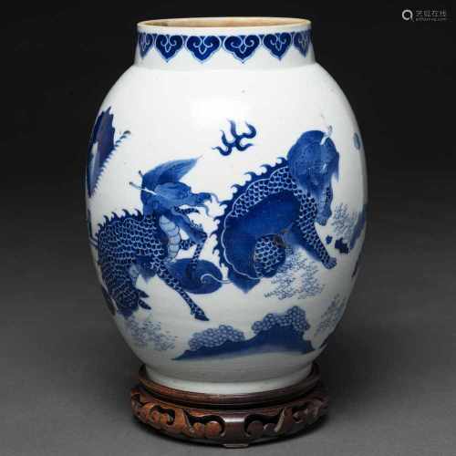 Jarrón en porcelana china azul y blanca. Trabajo Chino, Siglo XIX