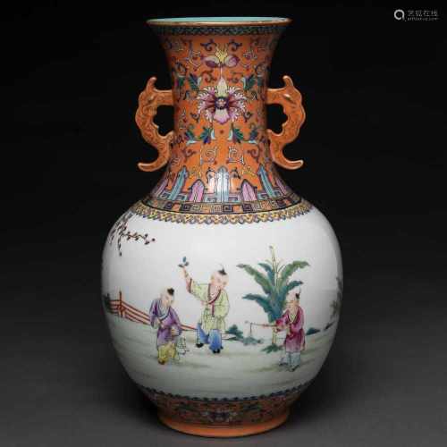 Jarrón en porcelana china época República. Trabajo Chino,Primera mitad del Siglo XX