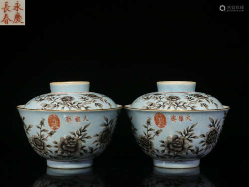 PAIR OF GRISAILLE PAINTED 'FLOWERS' TEA CUPS WITH LIDS