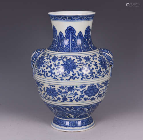 BLUE AND WHITE 'FLOWERS AND VINES' VASE WITH HANDLES