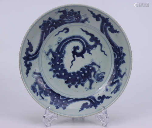 A BLUE AND WHITE DRAGON PLATE QING DYNASTY KANGXI PERIOD