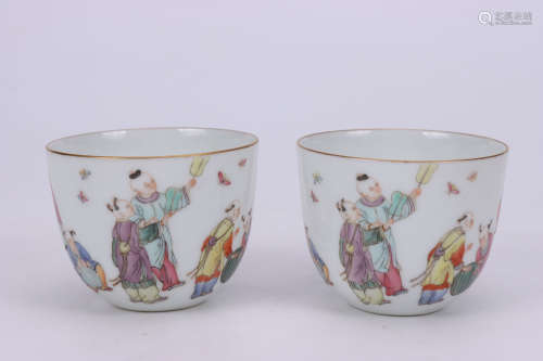 A PAIR OF FAMILLE ROSE ‘BOYS PLAYING’ CUP QING DYNASTY GUANGXU