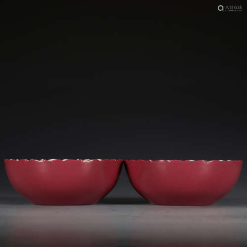 A PAIR OF RED GLAZED GILT FLOWER-SHAPED RIM BOWLS QING DYNASTY QIANLONG NIAN ZHI MARKED